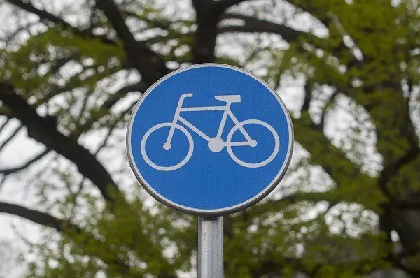 Kako je videti znak za kolesarsko stezo