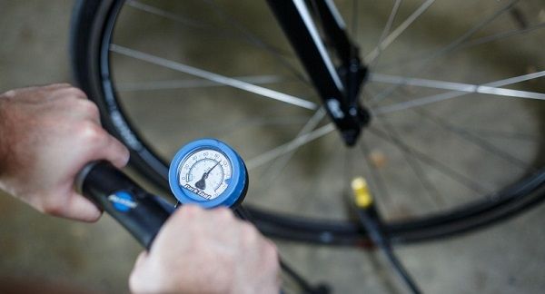 preverite raven tlaka v pnevmatikah svojega kolesa.